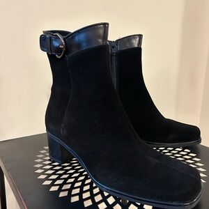 La CANADIENNE Black Suede Jaden Ankle Boots
